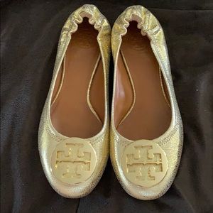 Tory Burch Reva flats in textured gold 8.5